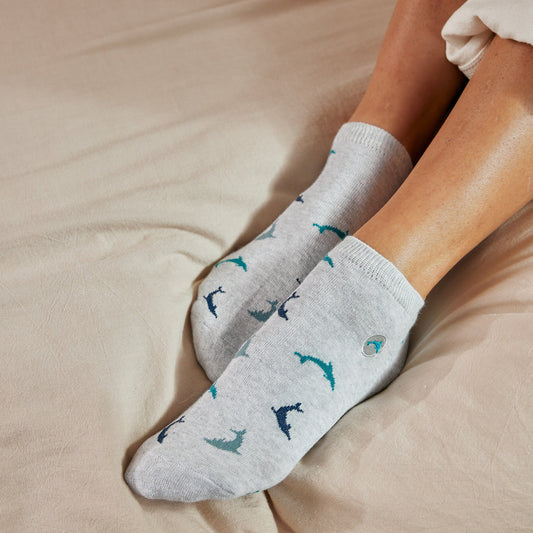 Adult Socks that Protect Dolphins